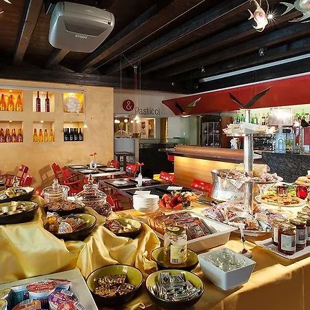 伊尔切基尼酒店 酒店 3*