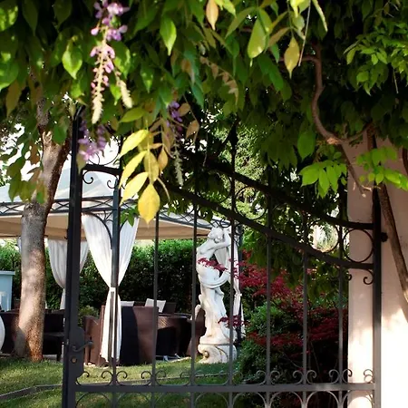 伊尔切基尼酒店