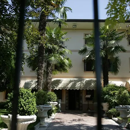 伊尔切基尼酒店